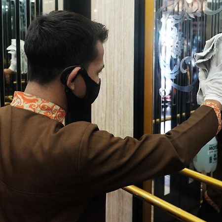 Blitz Hotel Batam Near Sultan Mahmud Ri'Ayat Shah Sekupang Exteriör bild