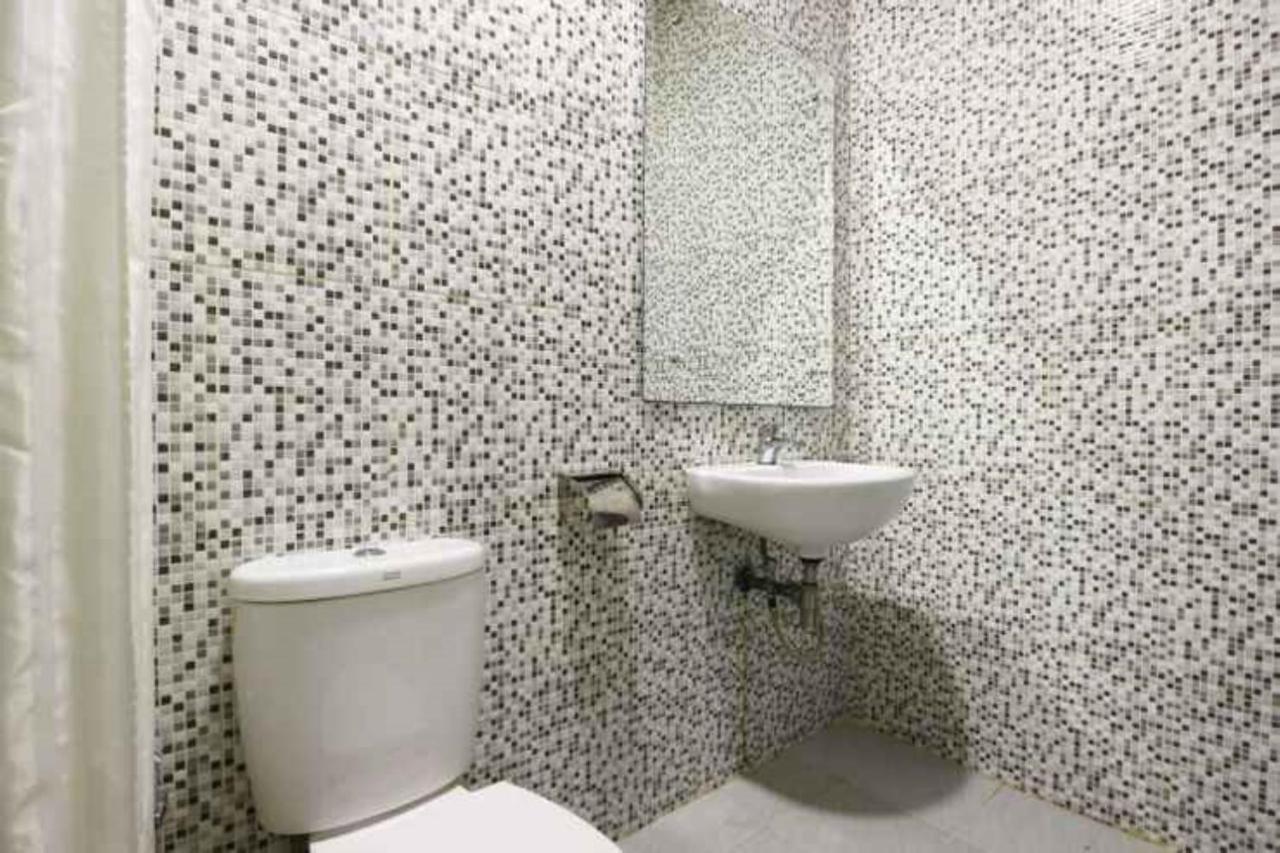 Blitz Hotel Batam Near Sultan Mahmud Ri'Ayat Shah Sekupang Exteriör bild