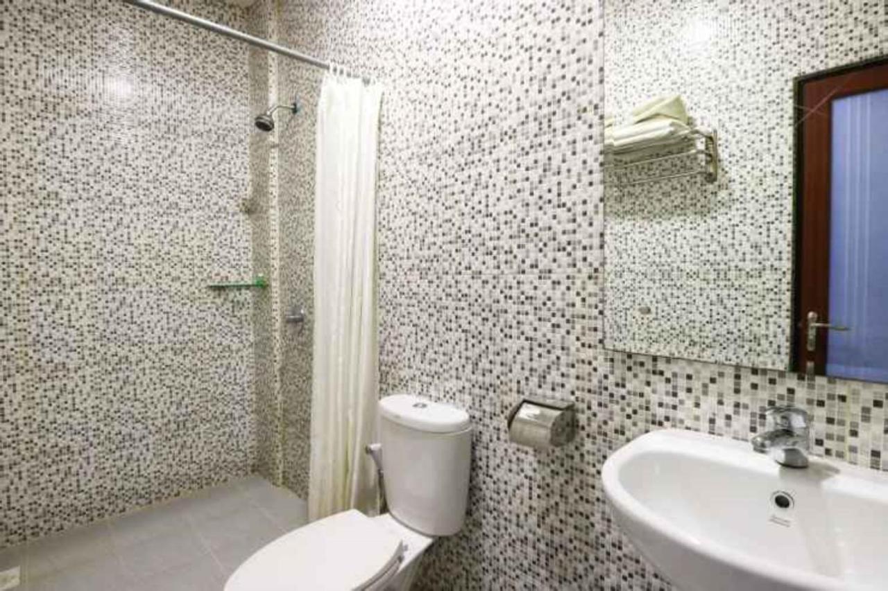 Blitz Hotel Batam Near Sultan Mahmud Ri'Ayat Shah Sekupang Exteriör bild