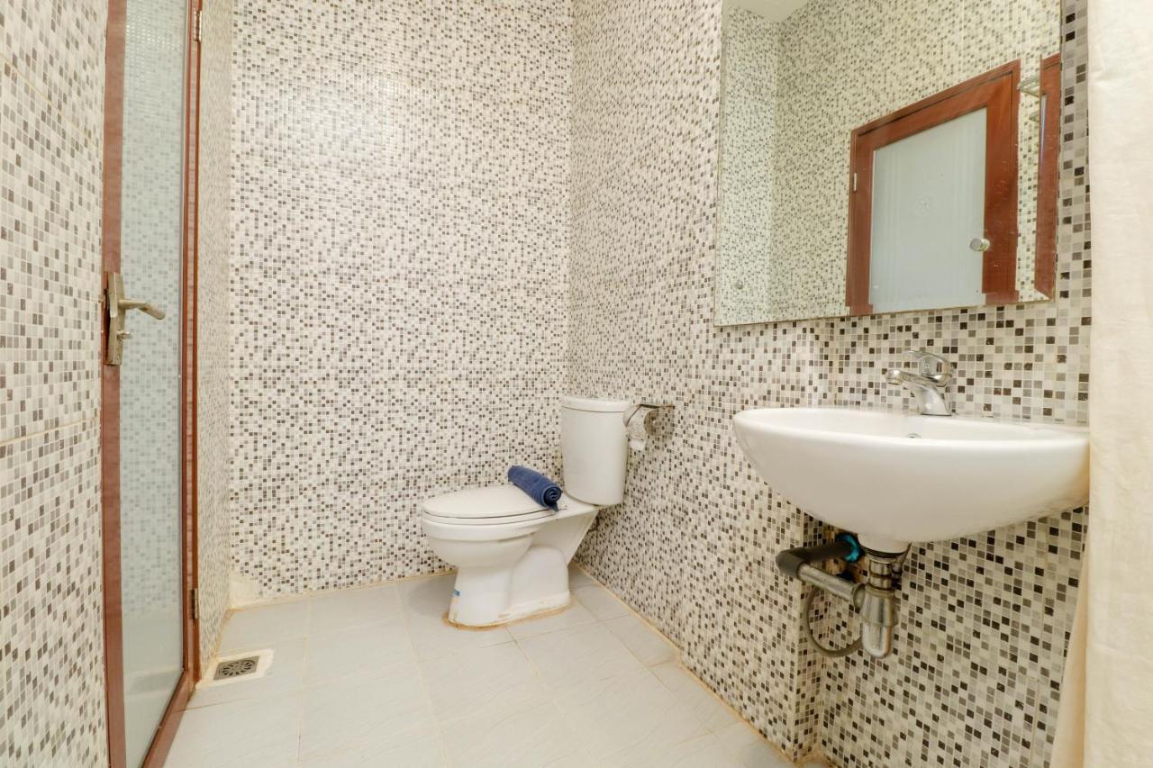 Blitz Hotel Batam Near Sultan Mahmud Ri'Ayat Shah Sekupang Exteriör bild