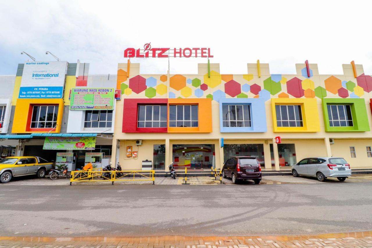 Blitz Hotel Batam Near Sultan Mahmud Ri'Ayat Shah Sekupang Exteriör bild