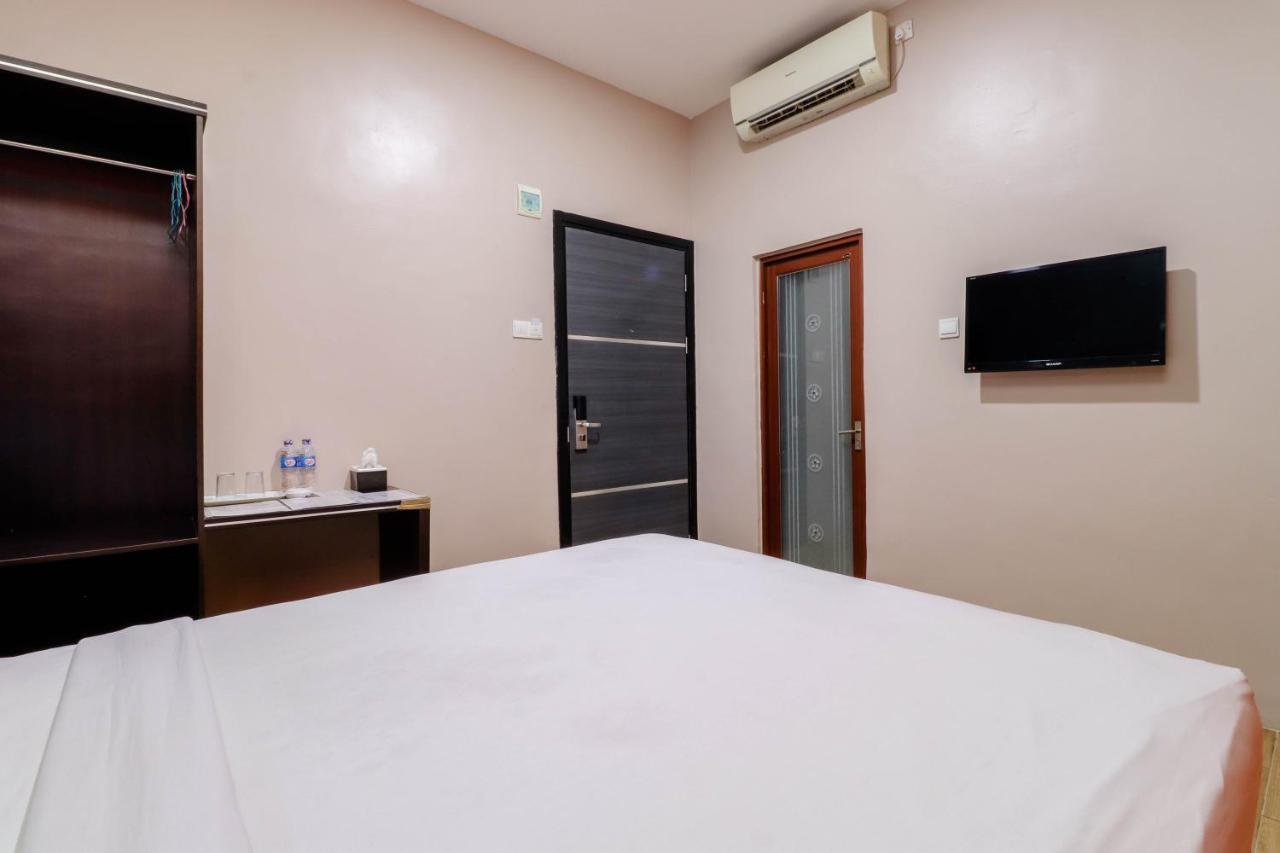 Blitz Hotel Batam Near Sultan Mahmud Ri'Ayat Shah Sekupang Exteriör bild
